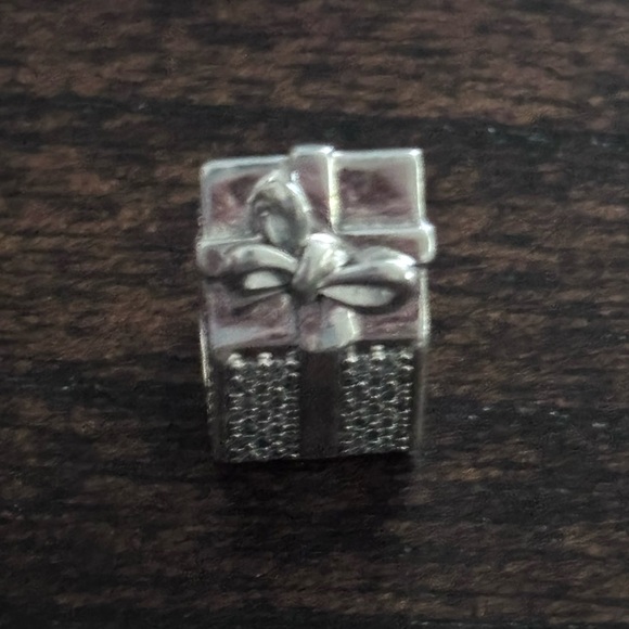 Authentic Sparkling Gift Box Pandora Charm - Picture 4 of 6